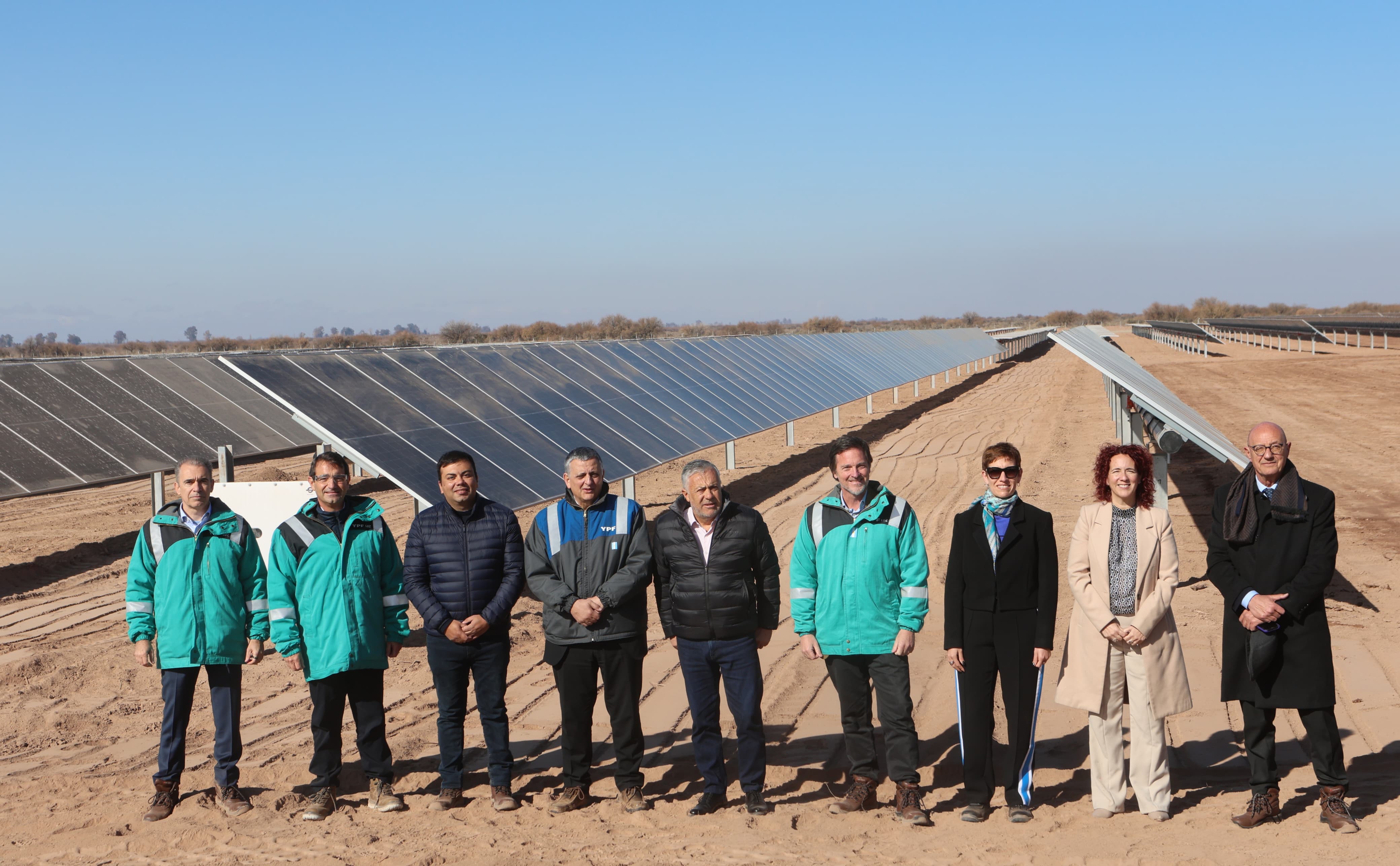 Horacio Marín y Alfredo Cornejo visitaron el Parque Solar El Quemado de YPF Luz